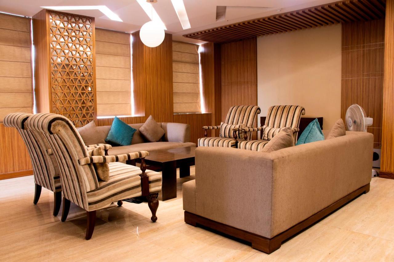 Hotel Landmark Rewa Екстериор снимка